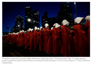 Read more about the article Literature coming alive – how women turned into “handmaids” during the Israeli protests.