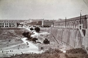 Read more about the article The beautiful and peaceful Malta we had: the Polverista Barracks, Cospicua, 1910